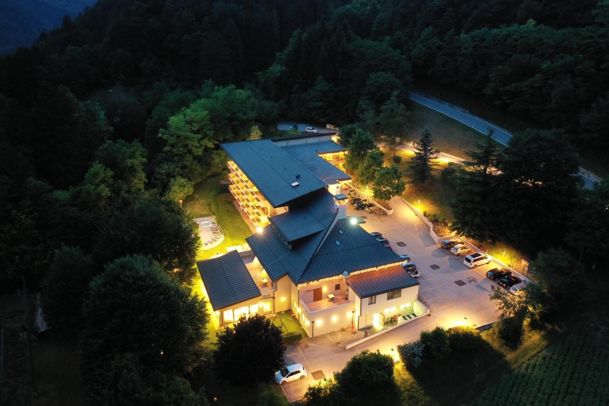 Vital Hotel Flora Comano Terme Eksteriør billede
