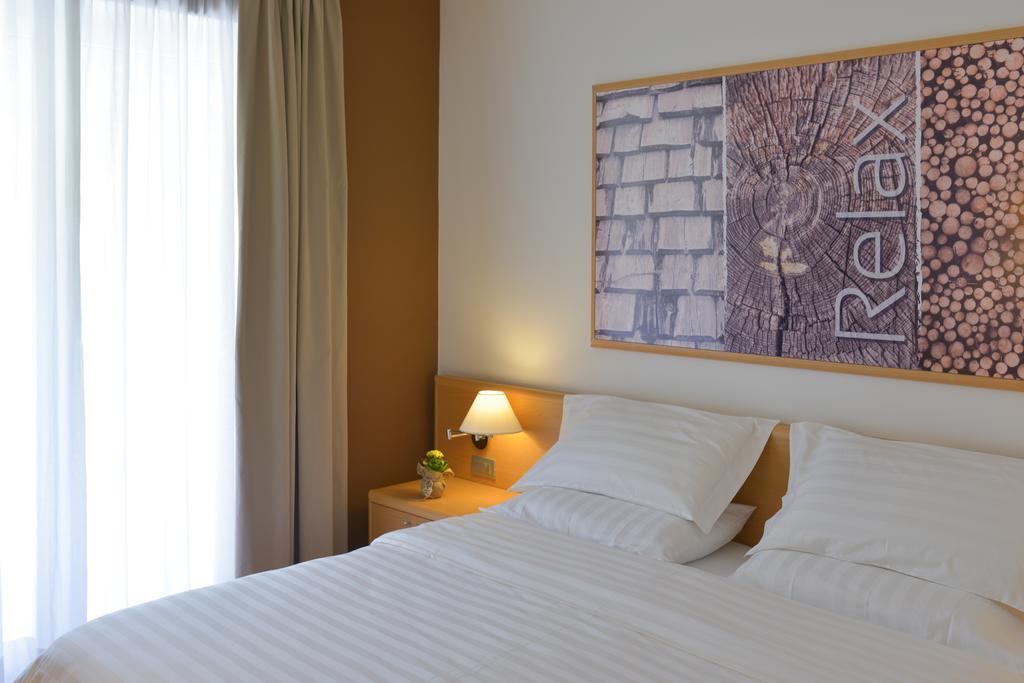 Vital Hotel Flora Comano Terme Eksteriør billede