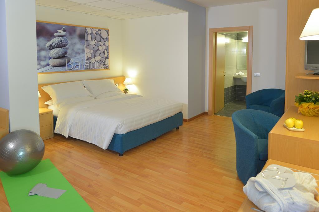 Vital Hotel Flora Comano Terme Eksteriør billede