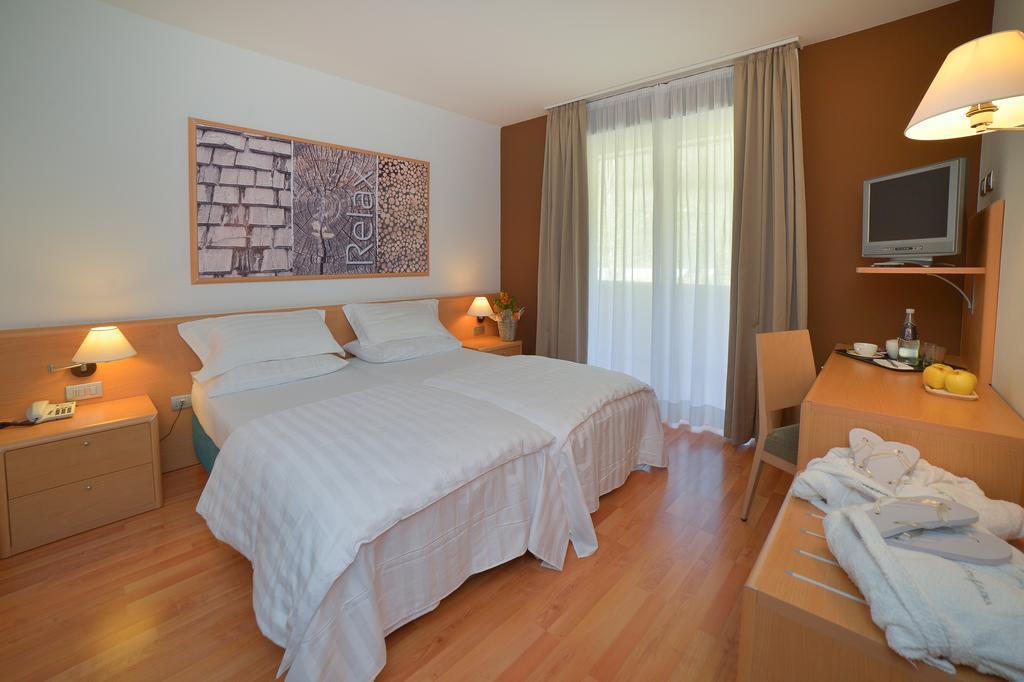 Vital Hotel Flora Comano Terme Eksteriør billede