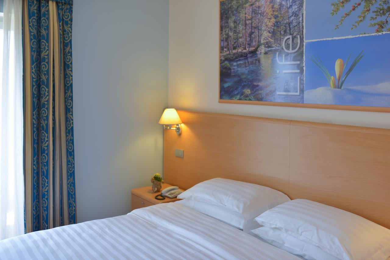 Vital Hotel Flora Comano Terme Eksteriør billede