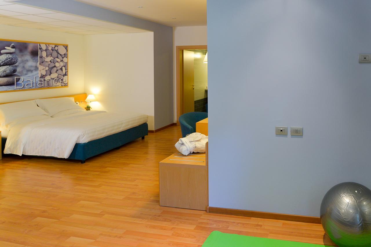 Vital Hotel Flora Comano Terme Eksteriør billede