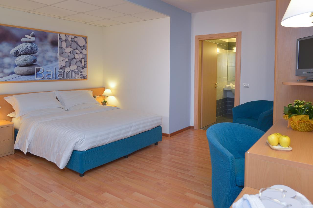 Vital Hotel Flora Comano Terme Eksteriør billede