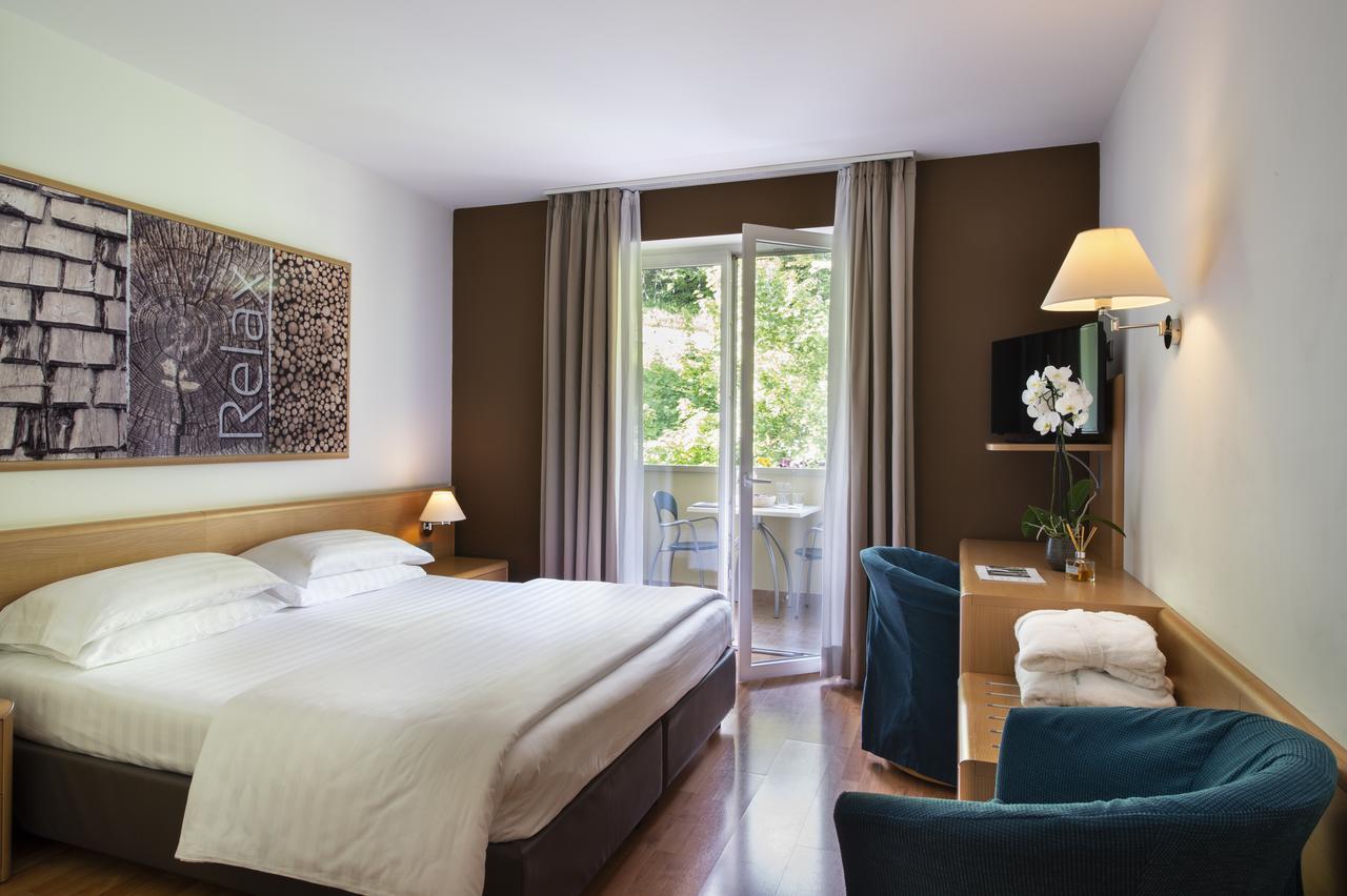 Vital Hotel Flora Comano Terme Eksteriør billede