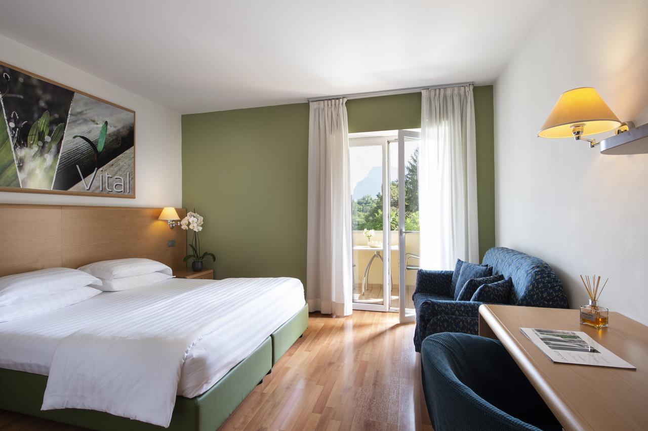 Vital Hotel Flora Comano Terme Eksteriør billede